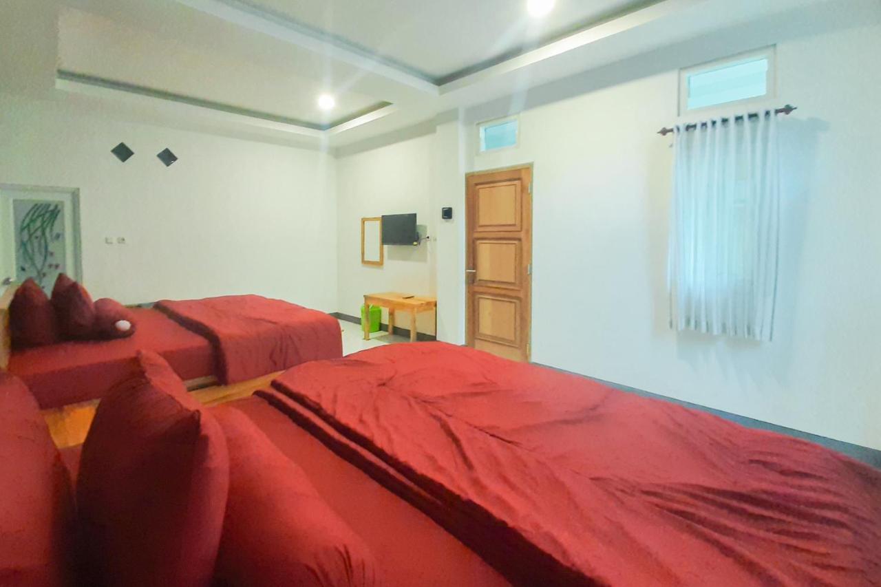 Delvia Bromo Homestay Mitra Reddoorz Pasuruan Exterior photo